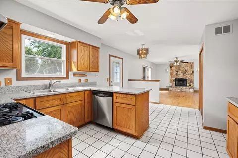 Kitchen - 1125 Darin Dr, Lockport, IL 60441 photo 1 of 5