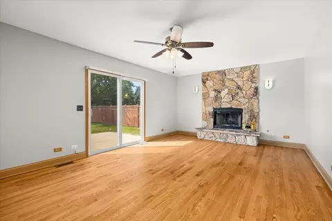 Living - 1125 Darin Dr, Lockport, IL 60441 photo 8 of 9