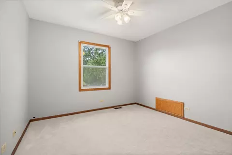 Bedroom - 1125 Darin Dr, Lockport, IL 60441 photo 3 of 4