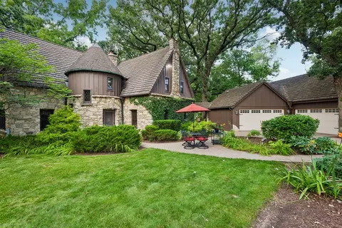 28 W670 Batavia Rd, Warrenville, IL 60555