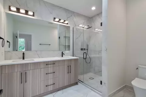 Bath - 5000 W Argyle St, Chicago, IL 60630 photo 2 of 5