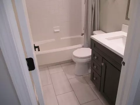 Bath - 500 Rose Ln, Bartlett, IL 60103 photo 4 of 4