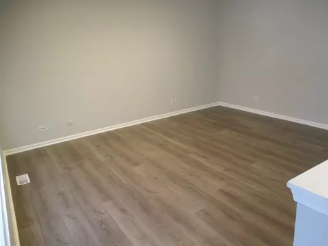 Living - 500 Rose Ln, Bartlett, IL 60103 photo 5 of 10