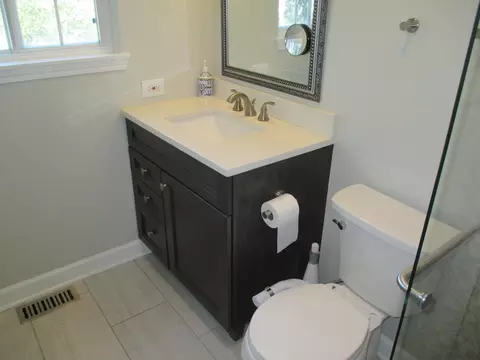 Bath - 500 Rose Ln, Bartlett, IL 60103 photo 2 of 4