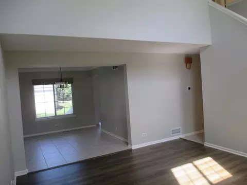 Living - 500 Rose Ln, Bartlett, IL 60103 photo 3 of 10