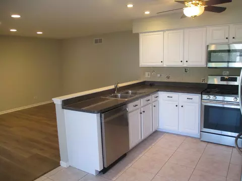 Kitchen - 500 Rose Ln, Bartlett, IL 60103 photo 4 of 4