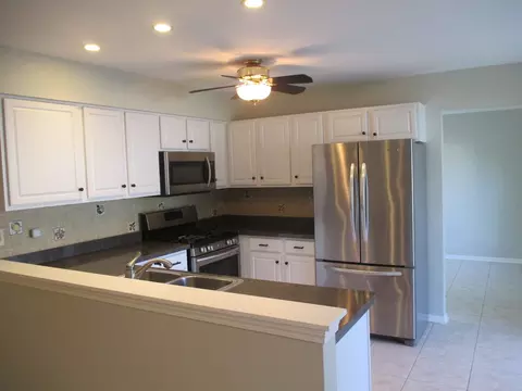Kitchen - 500 Rose Ln, Bartlett, IL 60103 photo 2 of 4