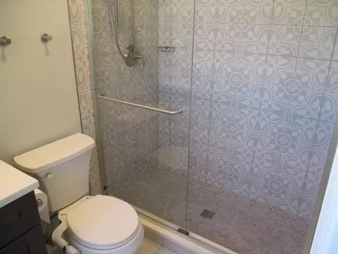 Bath - 500 Rose Ln, Bartlett, IL 60103 photo 3 of 4