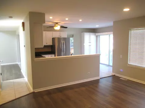 Living - 500 Rose Ln, Bartlett, IL 60103 photo 6 of 10
