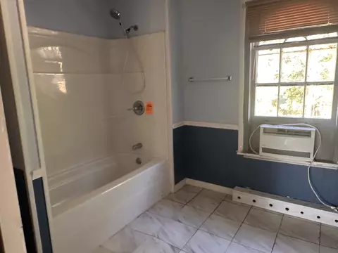 Bath - 632 N Pershing St, Energy, IL 62933 photo 2 of 3