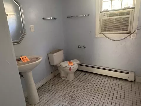 Bath - 632 N Pershing St, Energy, IL 62933 photo 1 of 3