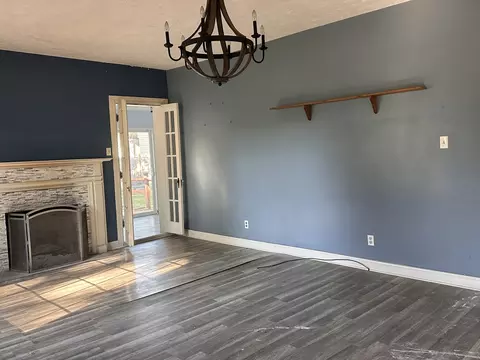 Living - 632 N Pershing St, Energy, IL 62933 photo 1 of 6