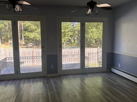 Living - 632 N Pershing St, Energy, IL 62933 photo 3 of 6