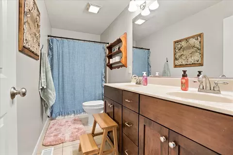 Bath - 1403 Kickapoo Creek Rd, Bloomington, IL 61705 photo 3 of 5
