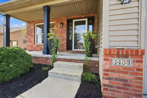 Exterior - 1403 Kickapoo Creek Rd, Bloomington, IL 61705 photo 2 of 9