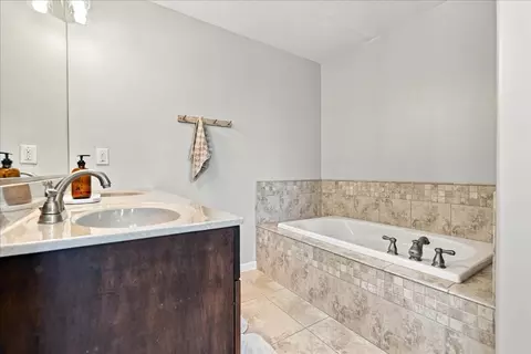 Bath - 1403 Kickapoo Creek Rd, Bloomington, IL 61705 photo 4 of 5