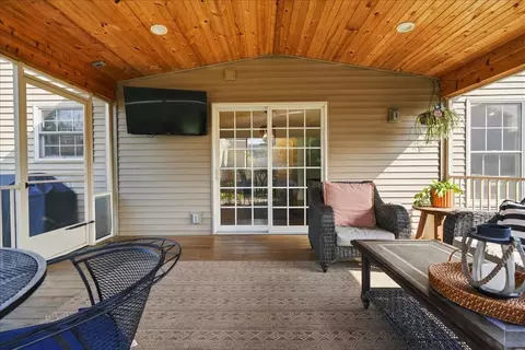 Exterior - 1403 Kickapoo Creek Rd, Bloomington, IL 61705 photo 5 of 9