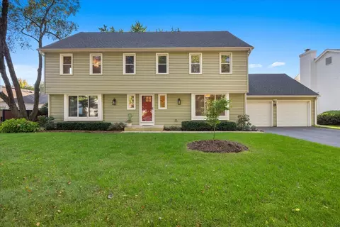 550 Longmeadow Cir, Saint Charles, IL 60174