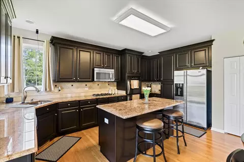 Kitchen - 25202 Gettysburg Rd, Plainfield, IL 60544 photo 2 of 5