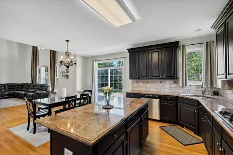 Kitchen - 25202 Gettysburg Rd, Plainfield, IL 60544 photo 4 of 5