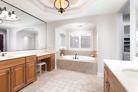 Bath - 849 E Hillside Rd, Naperville, IL 60540 photo 2 of 8