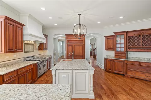 Kitchen - 849 E Hillside Rd, Naperville, IL 60540 photo 4 of 9