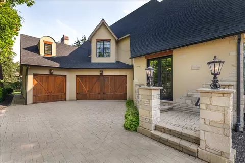 Exterior - 849 E Hillside Rd, Naperville, IL 60540 photo 6 of 8