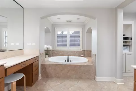 Bath - 849 E Hillside Rd, Naperville, IL 60540 photo 3 of 8