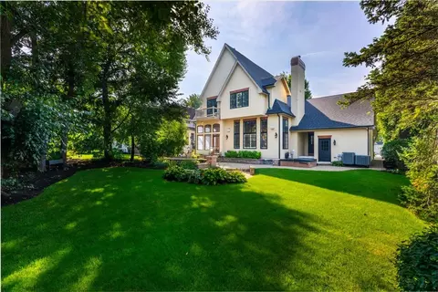 Exterior - 849 E Hillside Rd, Naperville, IL 60540 photo 7 of 8