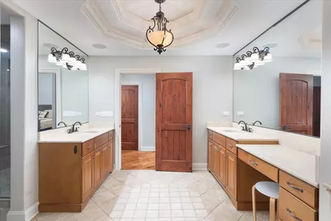 Bath - 849 E Hillside Rd, Naperville, IL 60540 photo 4 of 8