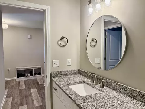 Bath - 609 34th St, Peru, IL 61354 photo 2 of 4