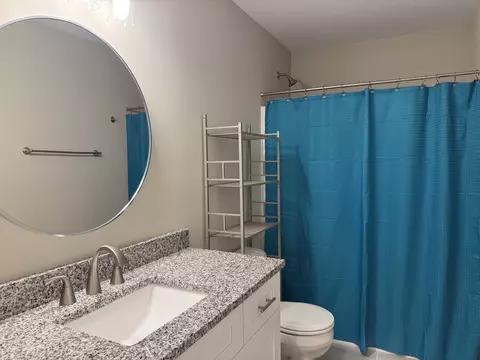 Bath - 609 34th St, Peru, IL 61354 photo 1 of 4