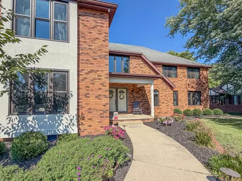 Exterior - 7 Pinehurst Dr, Mattoon, IL 61938 photo 4 of 19