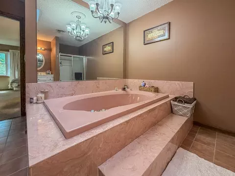Bath - 7 Pinehurst Dr, Mattoon, IL 61938 photo 5 of 11