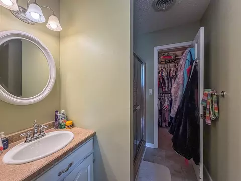 Bath - 7 Pinehurst Dr, Mattoon, IL 61938 photo 9 of 11