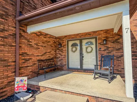 Exterior - 7 Pinehurst Dr, Mattoon, IL 61938 photo 6 of 19