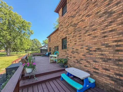 Exterior - 7 Pinehurst Dr, Mattoon, IL 61938 photo 12 of 19
