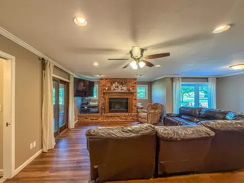 Living - 7 Pinehurst Dr, Mattoon, IL 61938 photo 12 of 16