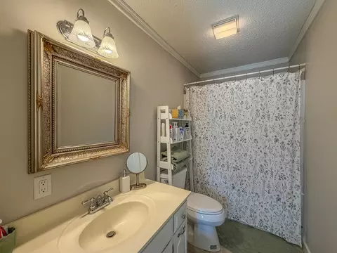 Bath - 7 Pinehurst Dr, Mattoon, IL 61938 photo 2 of 11