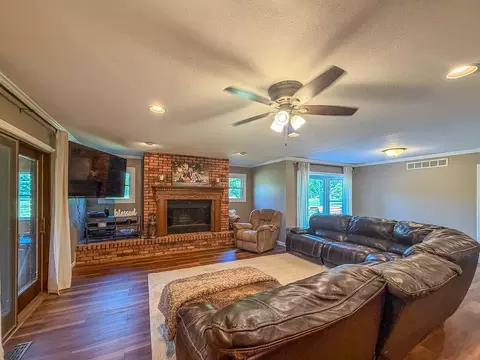 Living - 7 Pinehurst Dr, Mattoon, IL 61938 photo 10 of 16