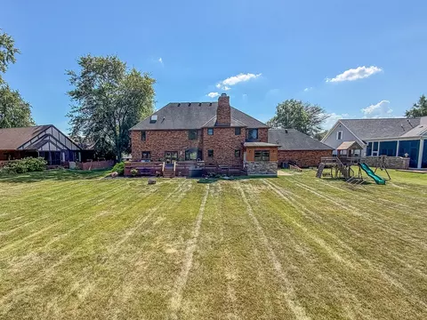Exterior - 7 Pinehurst Dr, Mattoon, IL 61938 photo 17 of 19