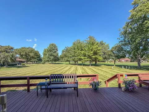 Exterior - 7 Pinehurst Dr, Mattoon, IL 61938 photo 10 of 19