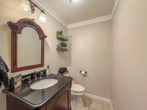 Bath - 7 Pinehurst Dr, Mattoon, IL 61938 photo 1 of 11