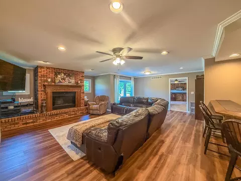 Living - 7 Pinehurst Dr, Mattoon, IL 61938 photo 11 of 16