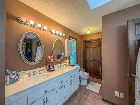 Bath - 7 Pinehurst Dr, Mattoon, IL 61938 photo 6 of 11
