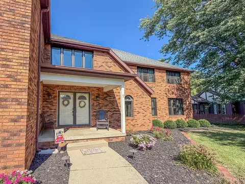 Exterior - 7 Pinehurst Dr, Mattoon, IL 61938 photo 5 of 19