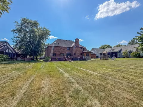 Exterior - 7 Pinehurst Dr, Mattoon, IL 61938 photo 16 of 19