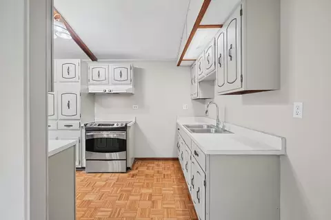 Kitchen - 814 Pinecrest Dr, Rantoul, IL 61866 photo 4 of 4