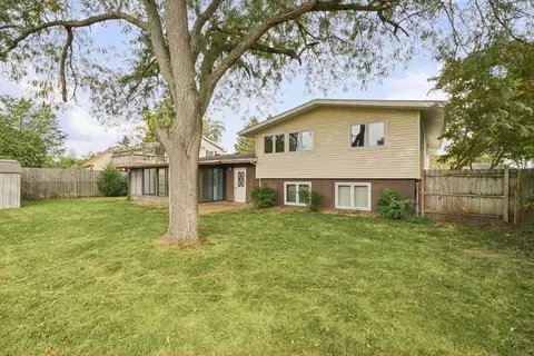 Exterior - 814 Pinecrest Dr, Rantoul, IL 61866 photo 6 of 8