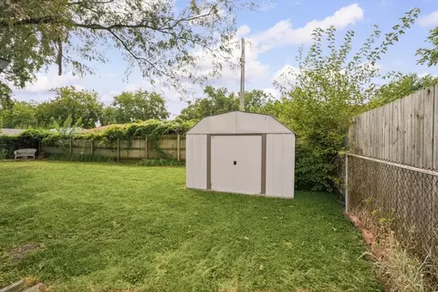 Exterior - 814 Pinecrest Dr, Rantoul, IL 61866 photo 8 of 8